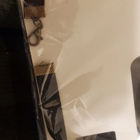 Elegant Black Choker Necklace - Picture 3 of 4